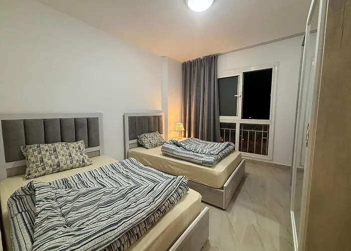 Luxury Inn: 2Br Prime Location In Madinaty B12