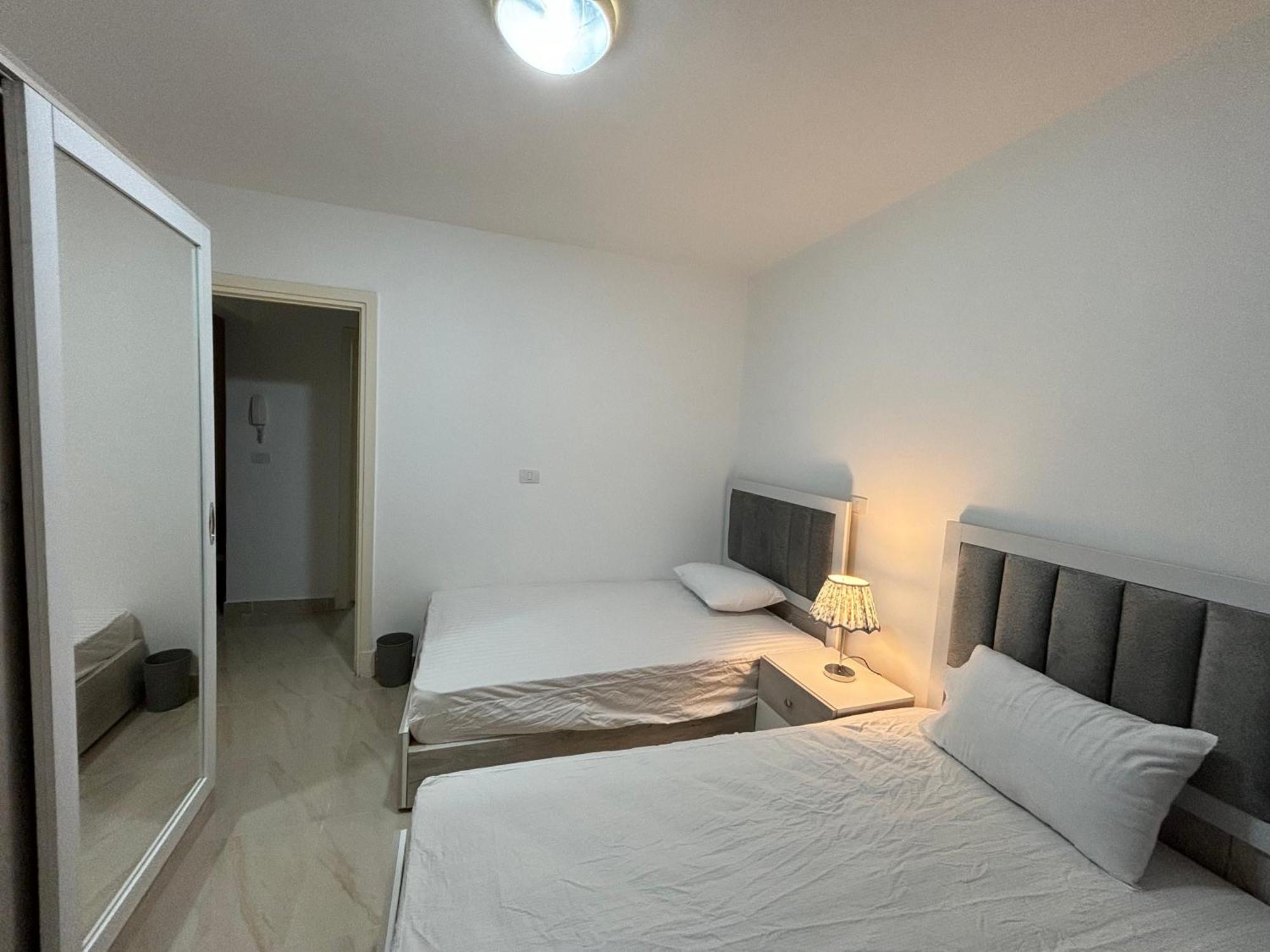 Luxury Inn: 2br Prime Location In B12 Appartement *