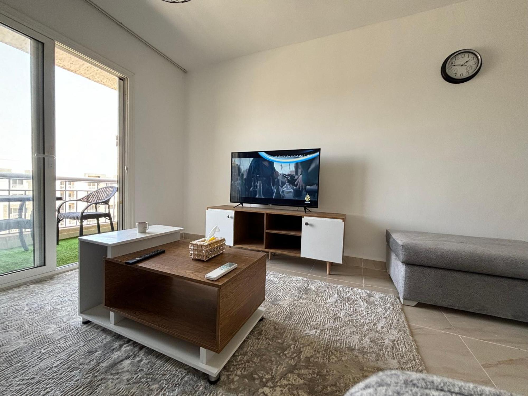 Luxury Inn: 2br Prime Location In B12 *
