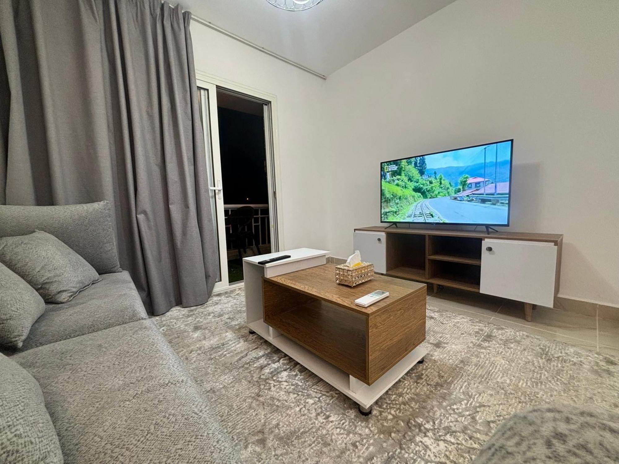 Luxury Inn: 2br Prime Location In B12 Madinaty
